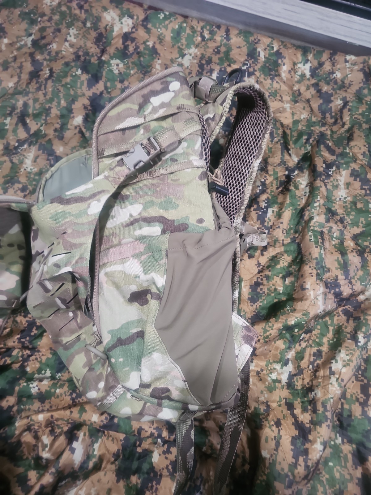 Eberlestock Bandit Pack – Rugged EDC Backpack -Multi Cam