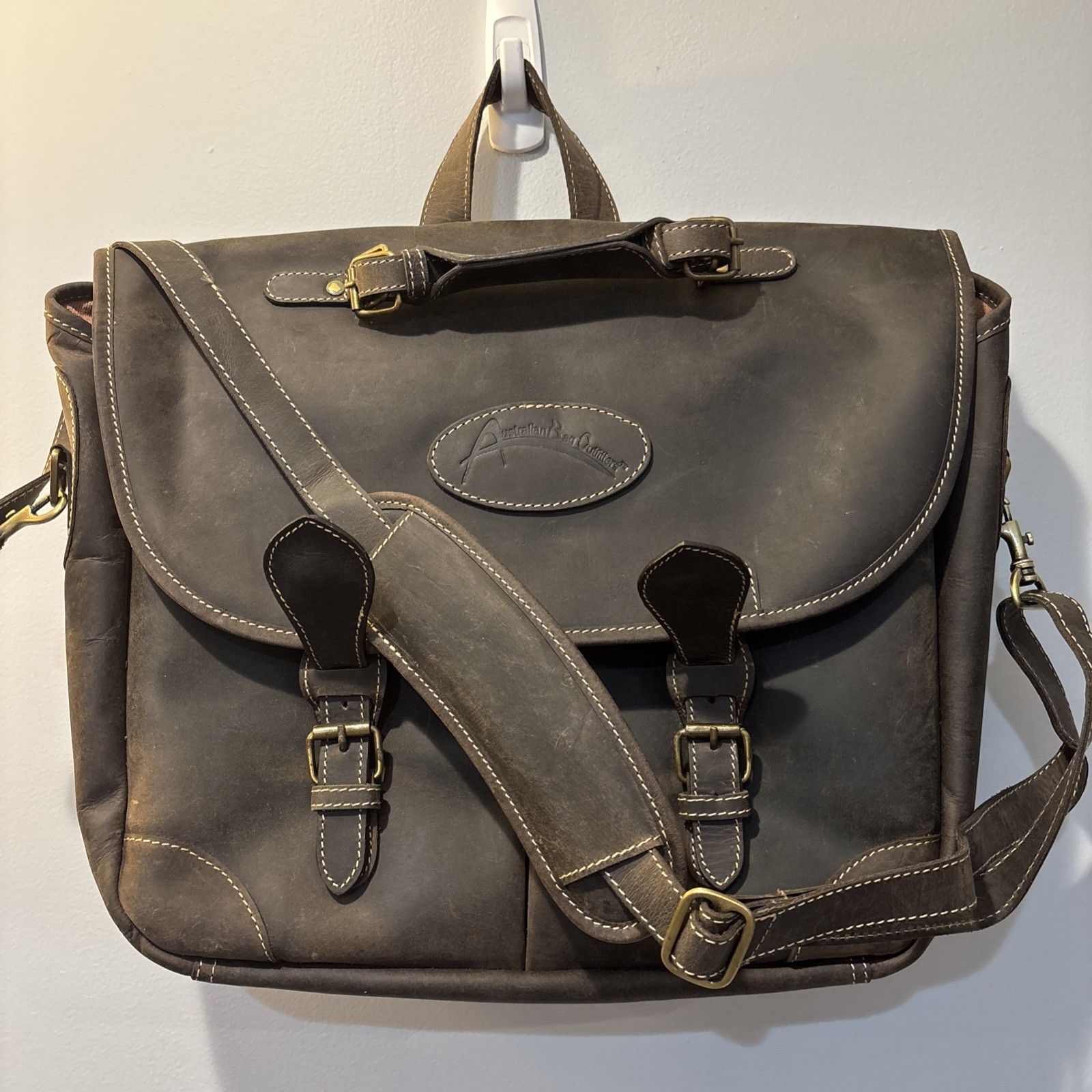 VTG Australian Bag Outfitter Brown Suede Messenger Bag Buckles Sturdy Strap