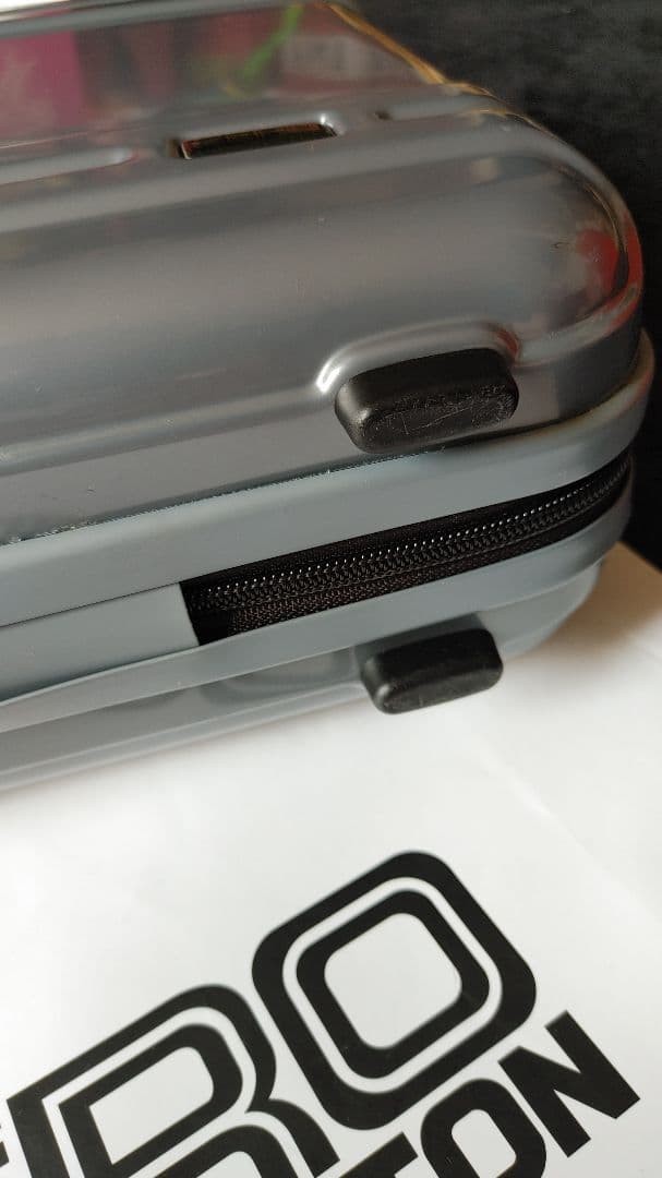 Ultra Lightweight Excellent Condition ZERO HALLIBURTON Polycarbonate Silver Atta