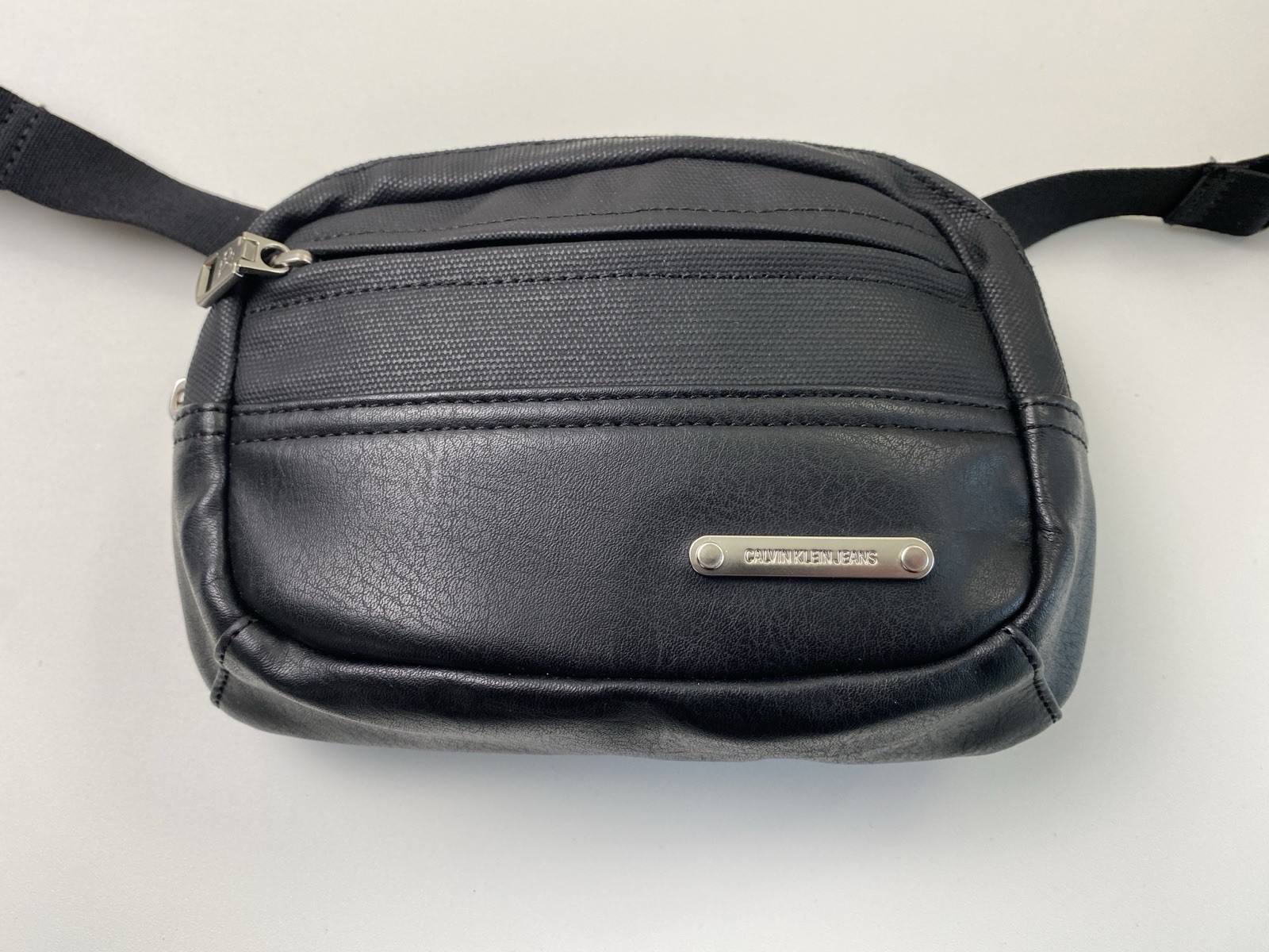 CALVIN KLEIN JEANS Waist Body Bag Body Fanny Pack 8.5″x 5.5″