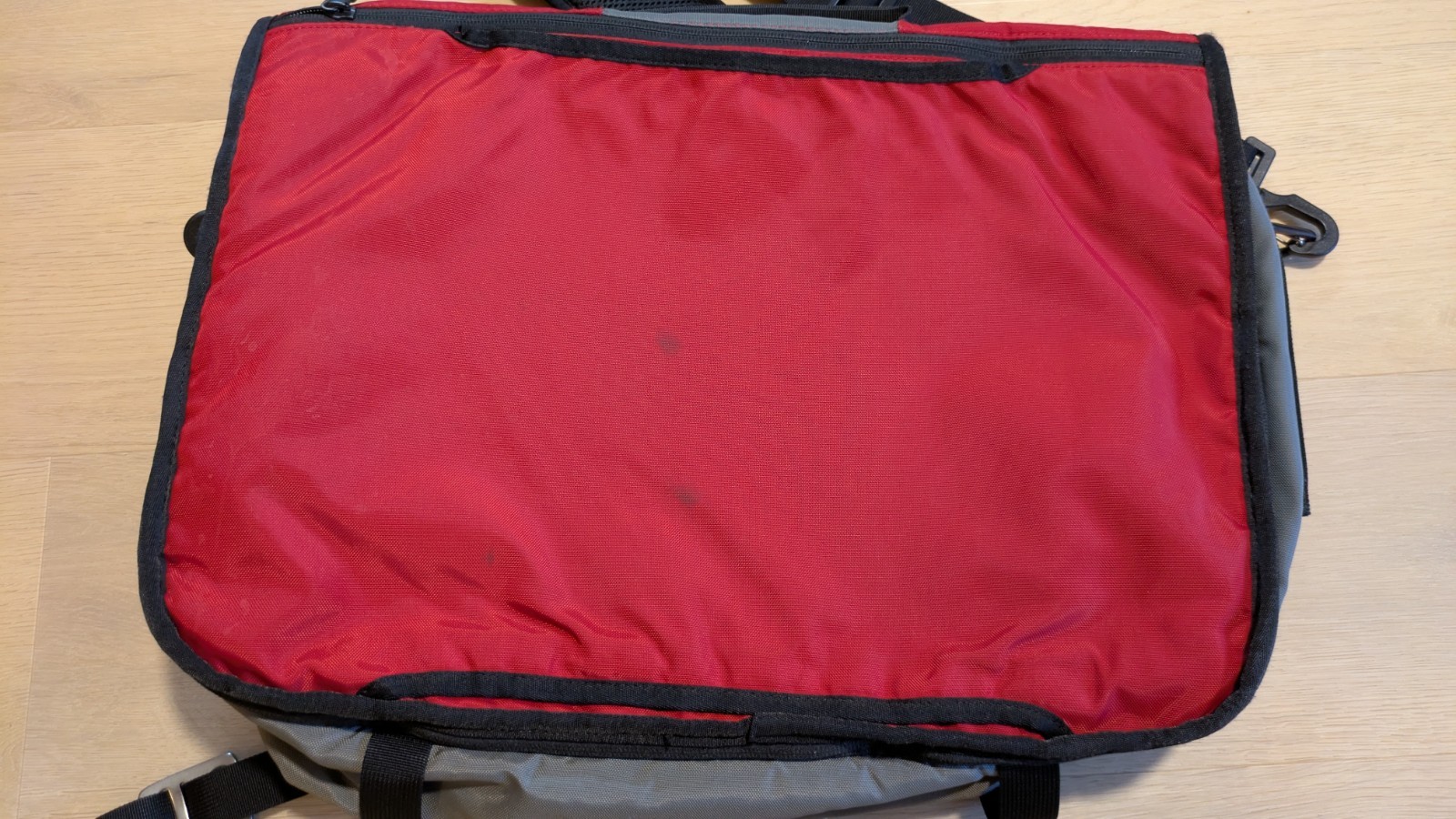 Timbuk2 Command Messenger Bag – Red/Gray – Medium Laptop Bag