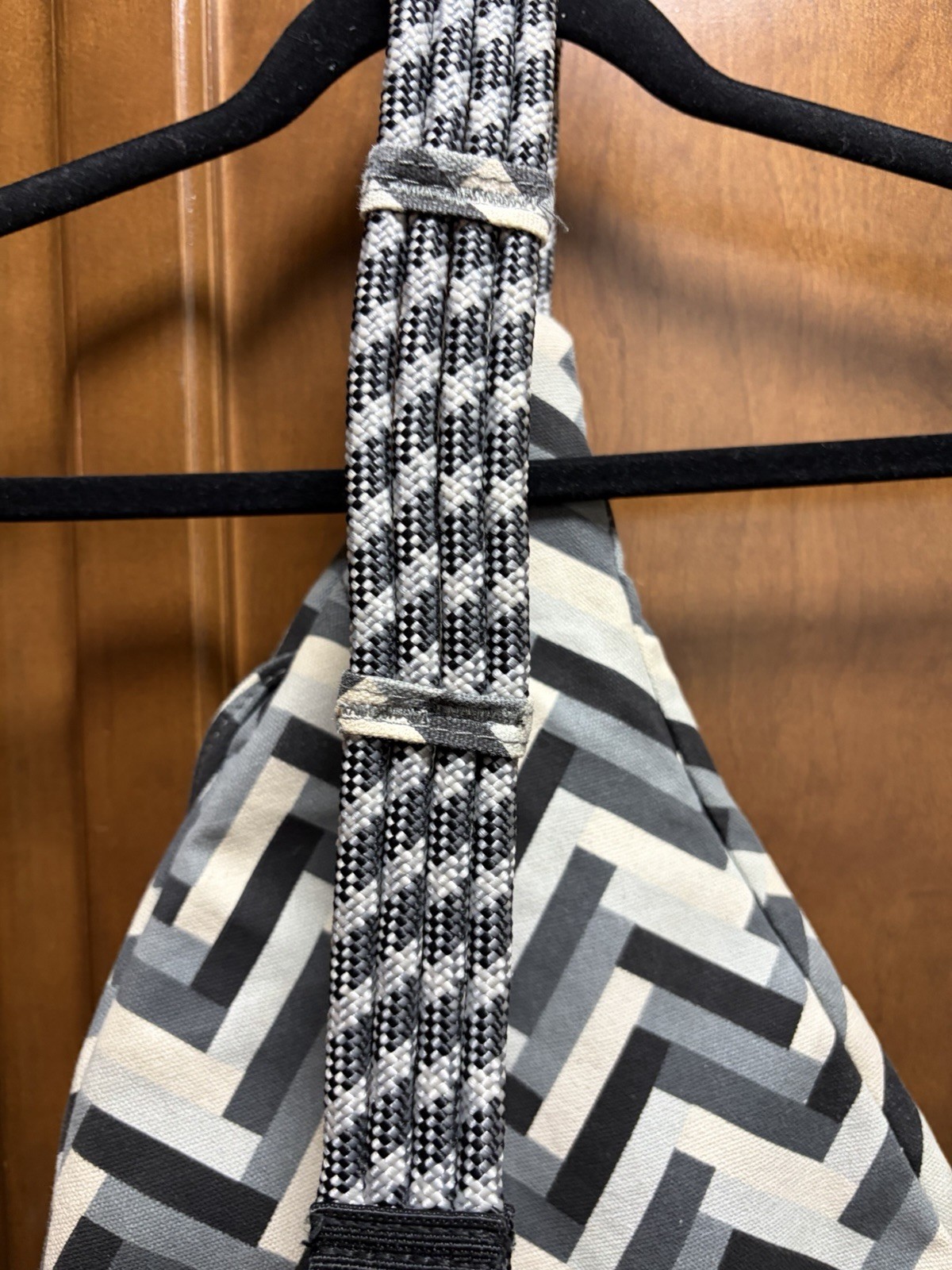 KAVU Medium Geometric Sling Bag Gray Beige Black Adjustable Crossbody Zipper