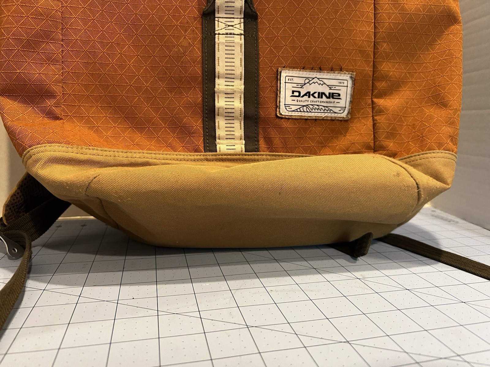 Dakine Top Side Loader Rucksack 26L Laptop Backpack USED Khaki Tan Floral
