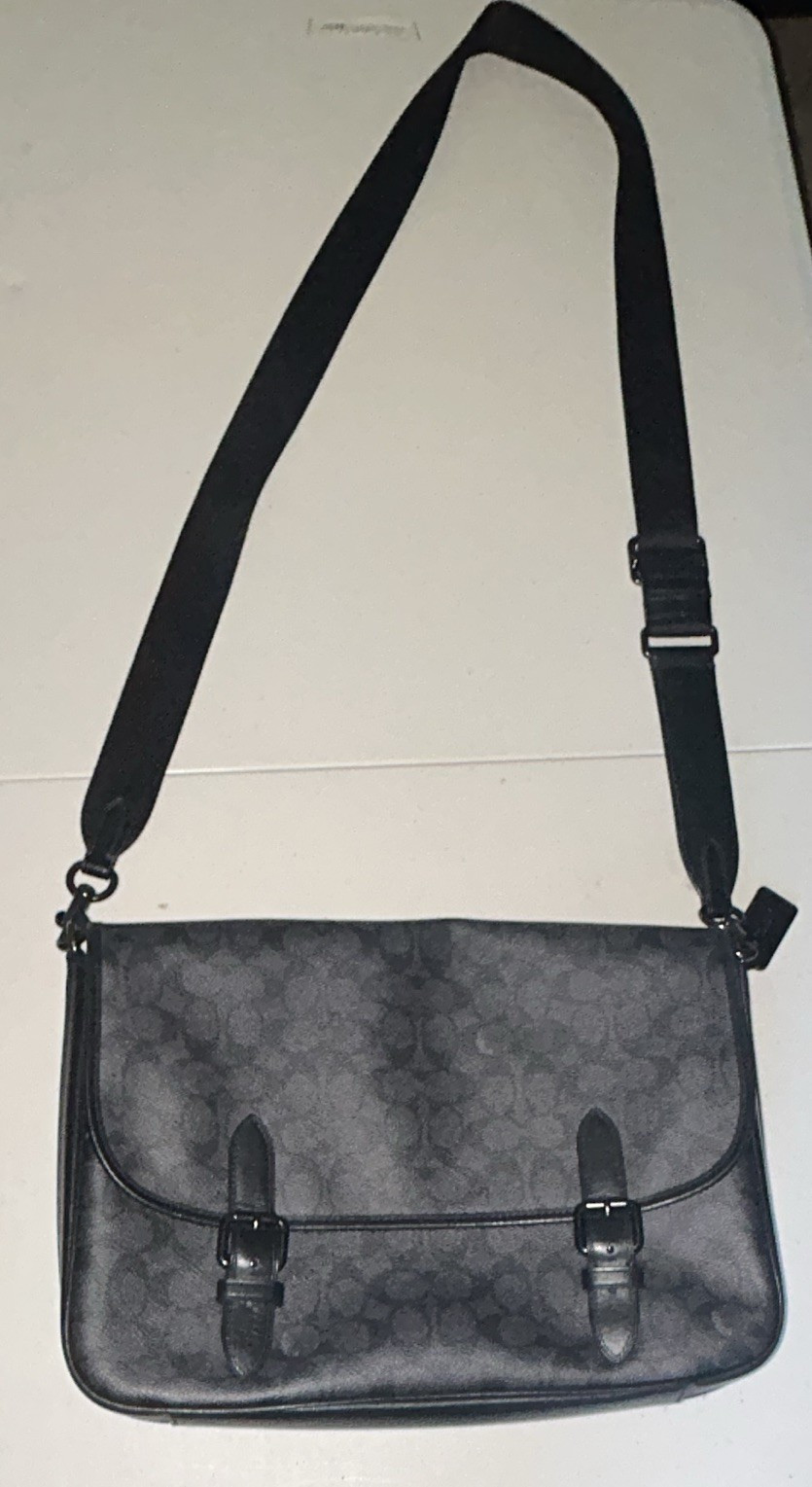 Coach Hitch Messanger Bag in Signature Canvas