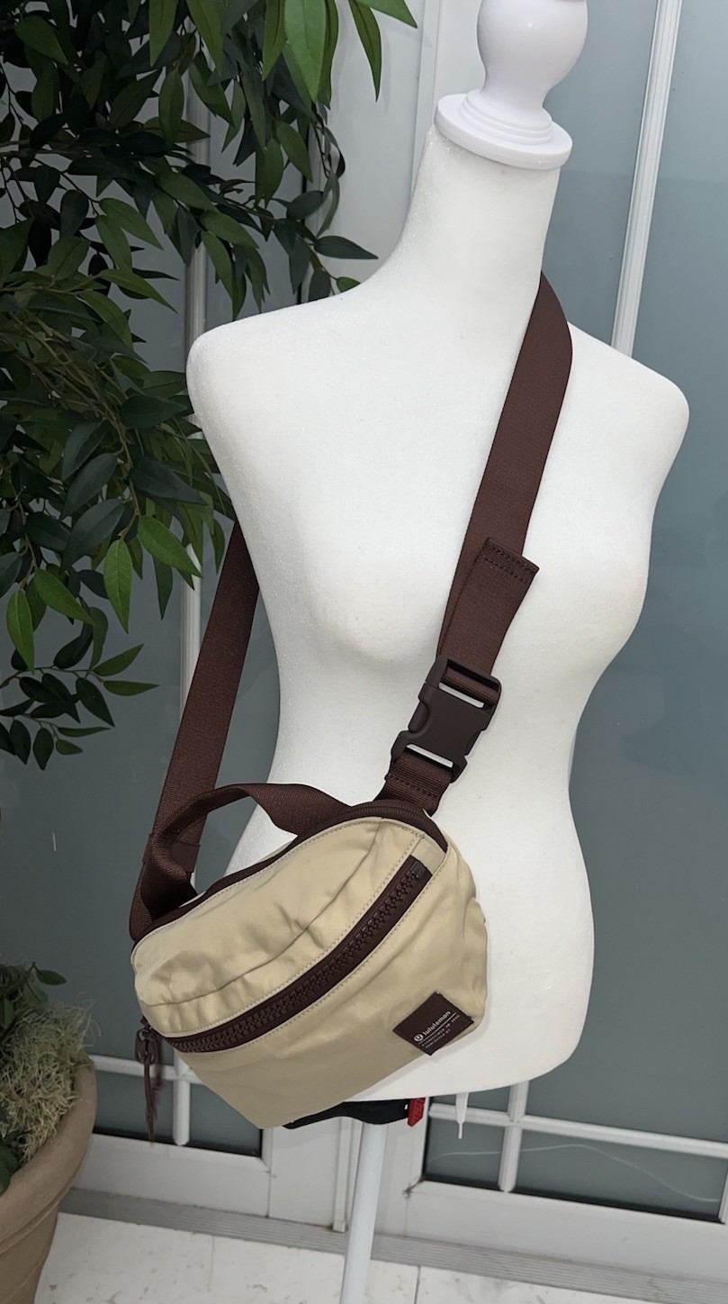 (8)Lululemon Nylon Tan Everywhere Belt Bag Unisex