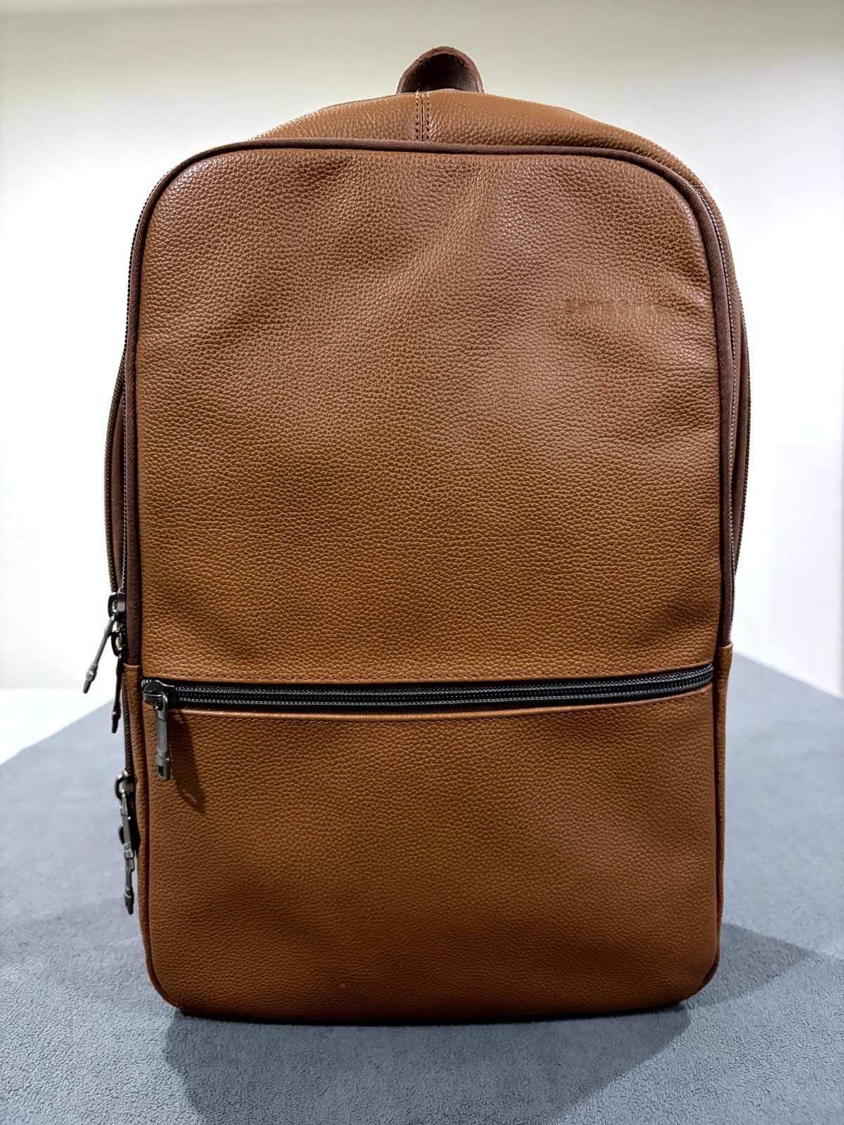 Samsonite Unisex Slim Backpack Brown Cognac Grain Leather Padded Mesh Back