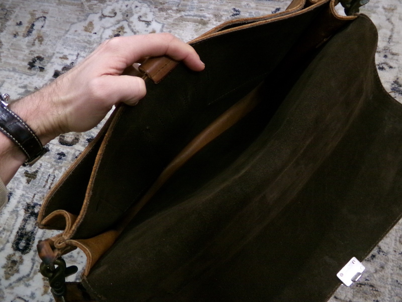 Buffalo Jackson Trading Co. Leather Laptop Messenger Briefcase Bag w/Strap Flaw*