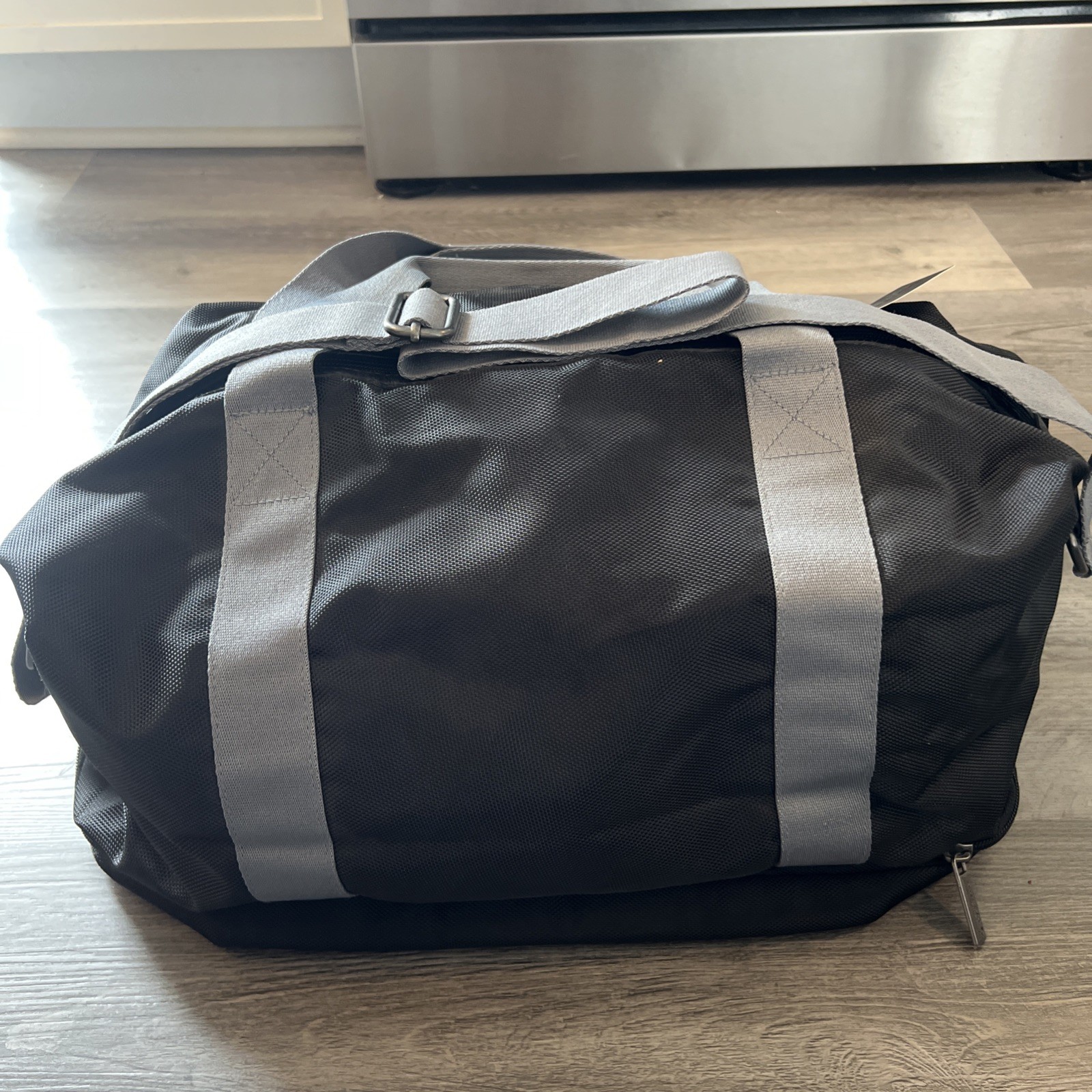 Buffalo David Bitton Duffel Bag NWT Leather Front Pocket Bottom Zipper Travel