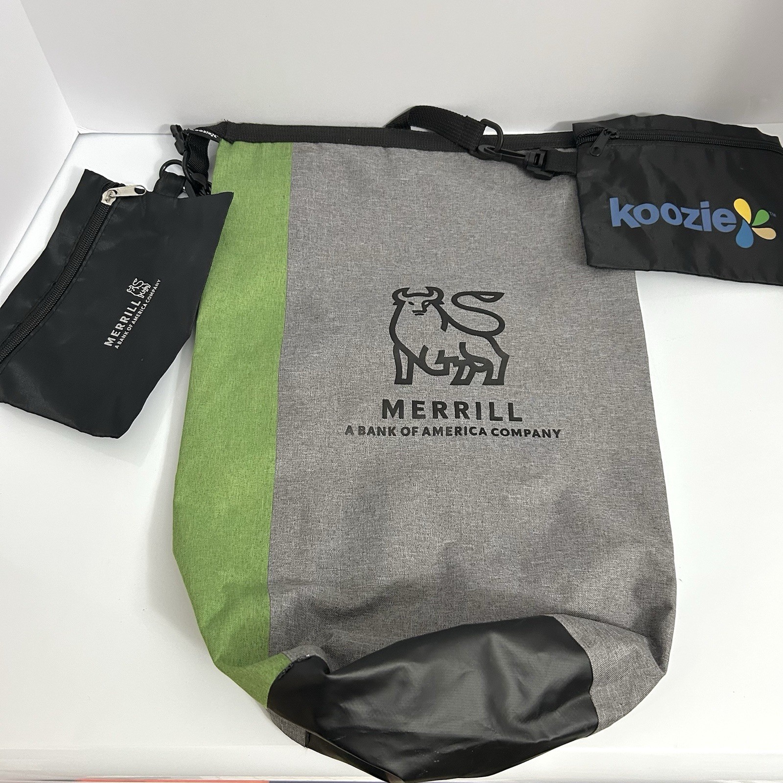 Merrill Lynch Bank of America Dry Bag 17 x 12 w/ extra pouches Bank Souvenir