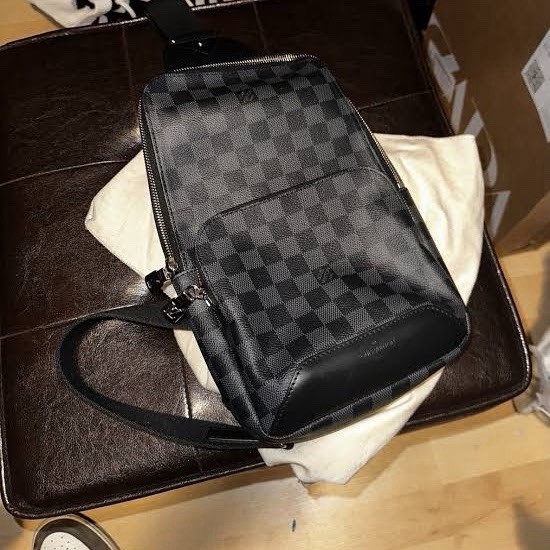 Louis Vuitton Damier Graphite Men’s Small Crossbody Bag Black Gray Zip