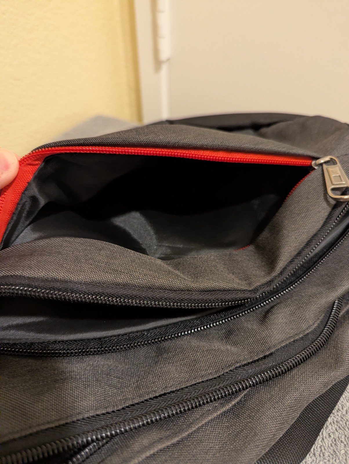 OutdoorMaster Sling Bag Single Strap Crossbody Backpack Unisex Dark Gray Red Zip