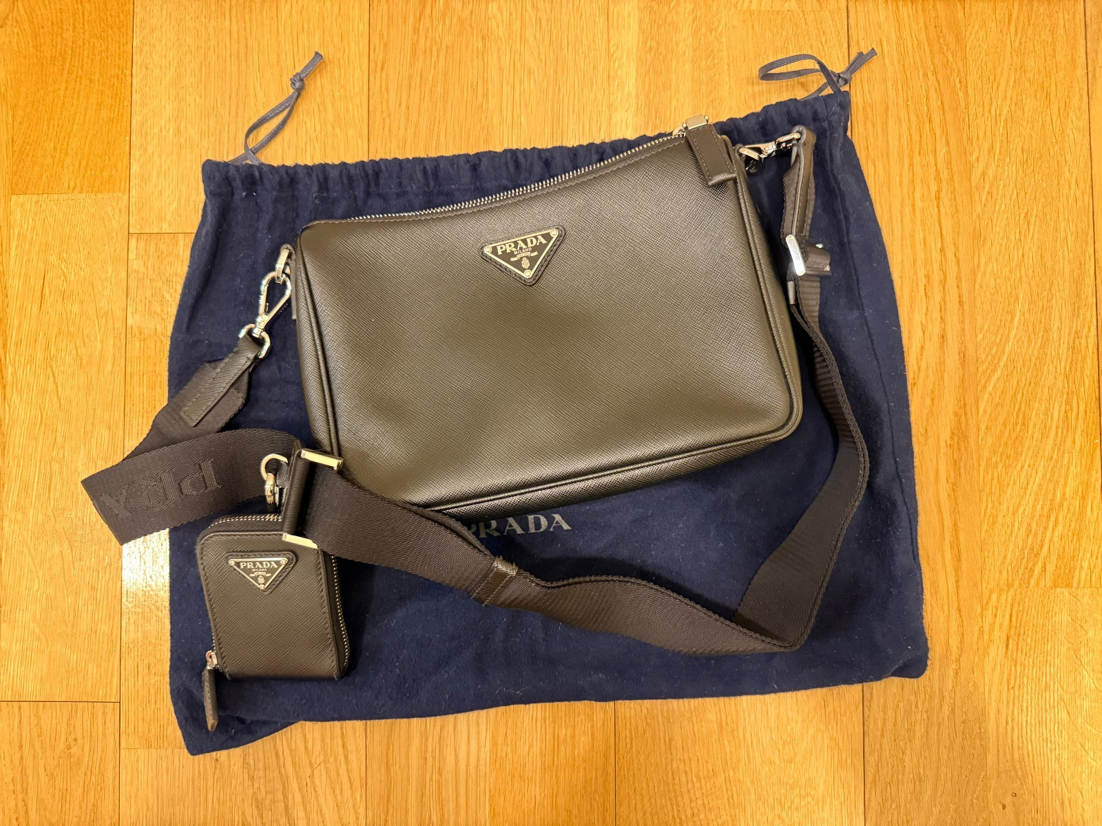 [Excellent condition] Prada Mens Saffiano leather black shoulder bag