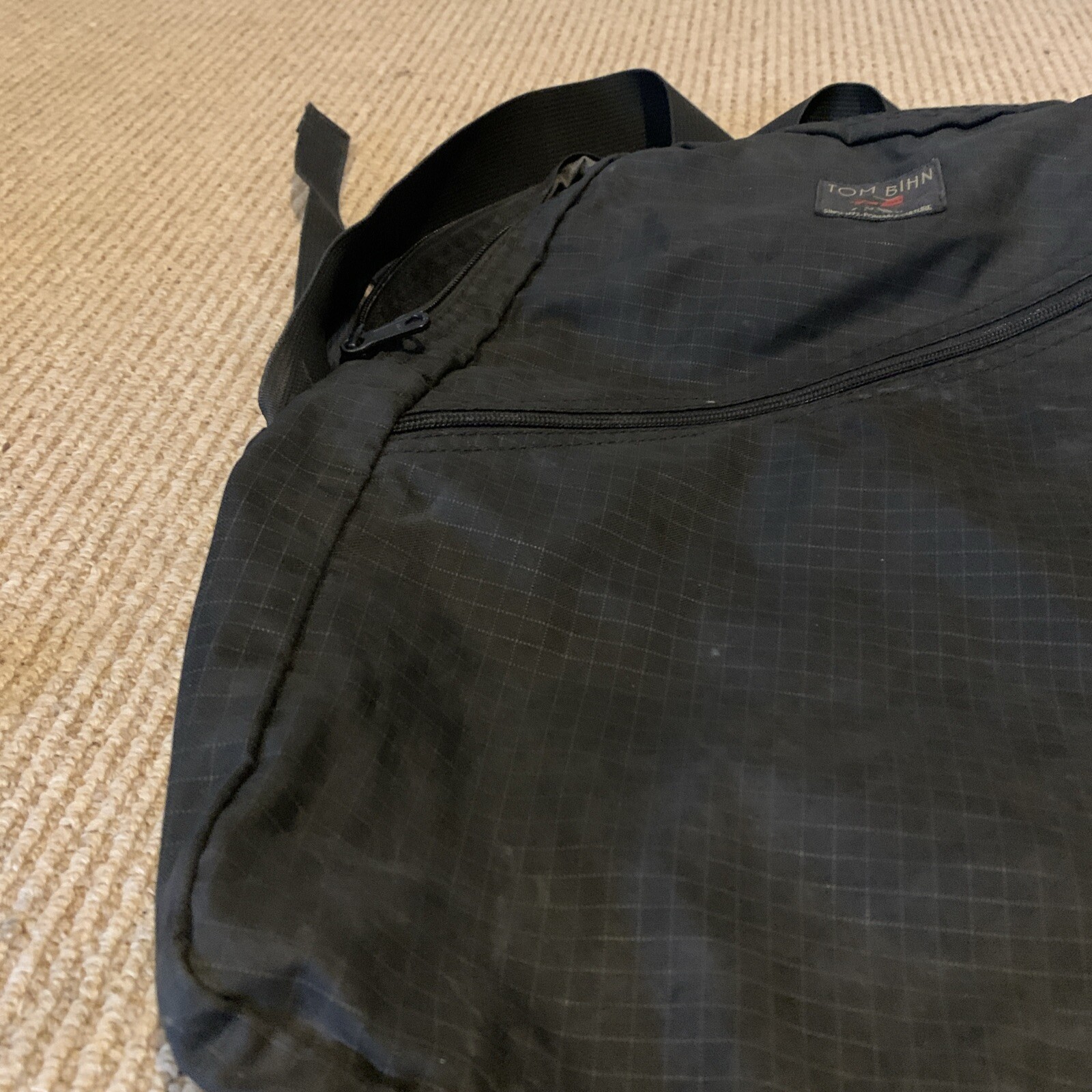 Tom Bihn – Daylight Backpack – Black 400 Halcyon/Northwest Sky 200 Halcyon