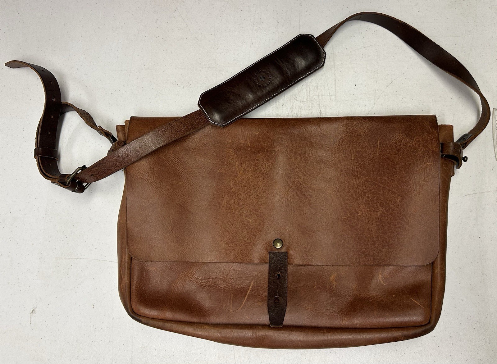 Whipping Post WP Men’s Standard Large Vintage Leather Messenger Bag Brown