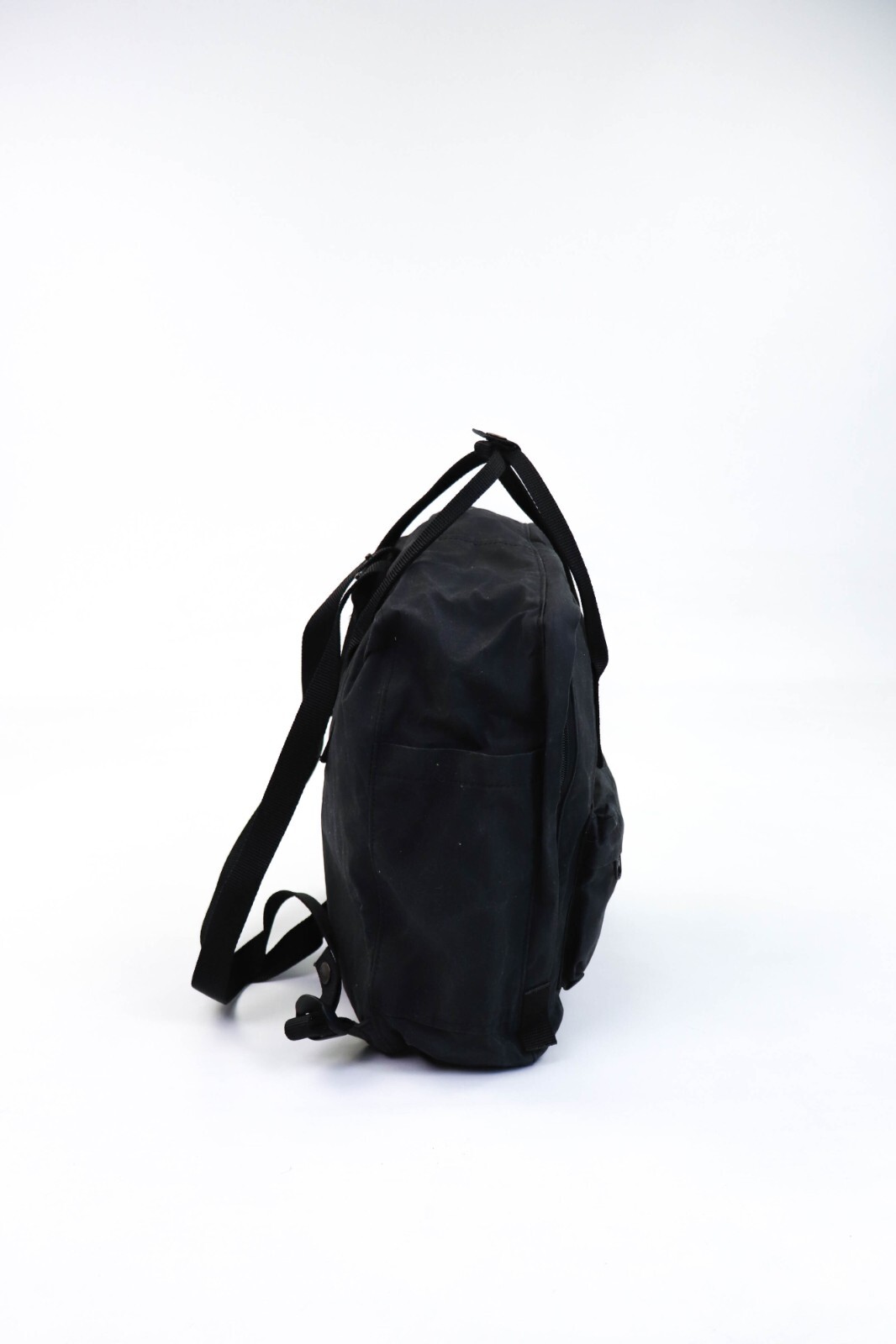 Fjallraven Kanken 16L 38x27x13 CM Black Waxed Backpack