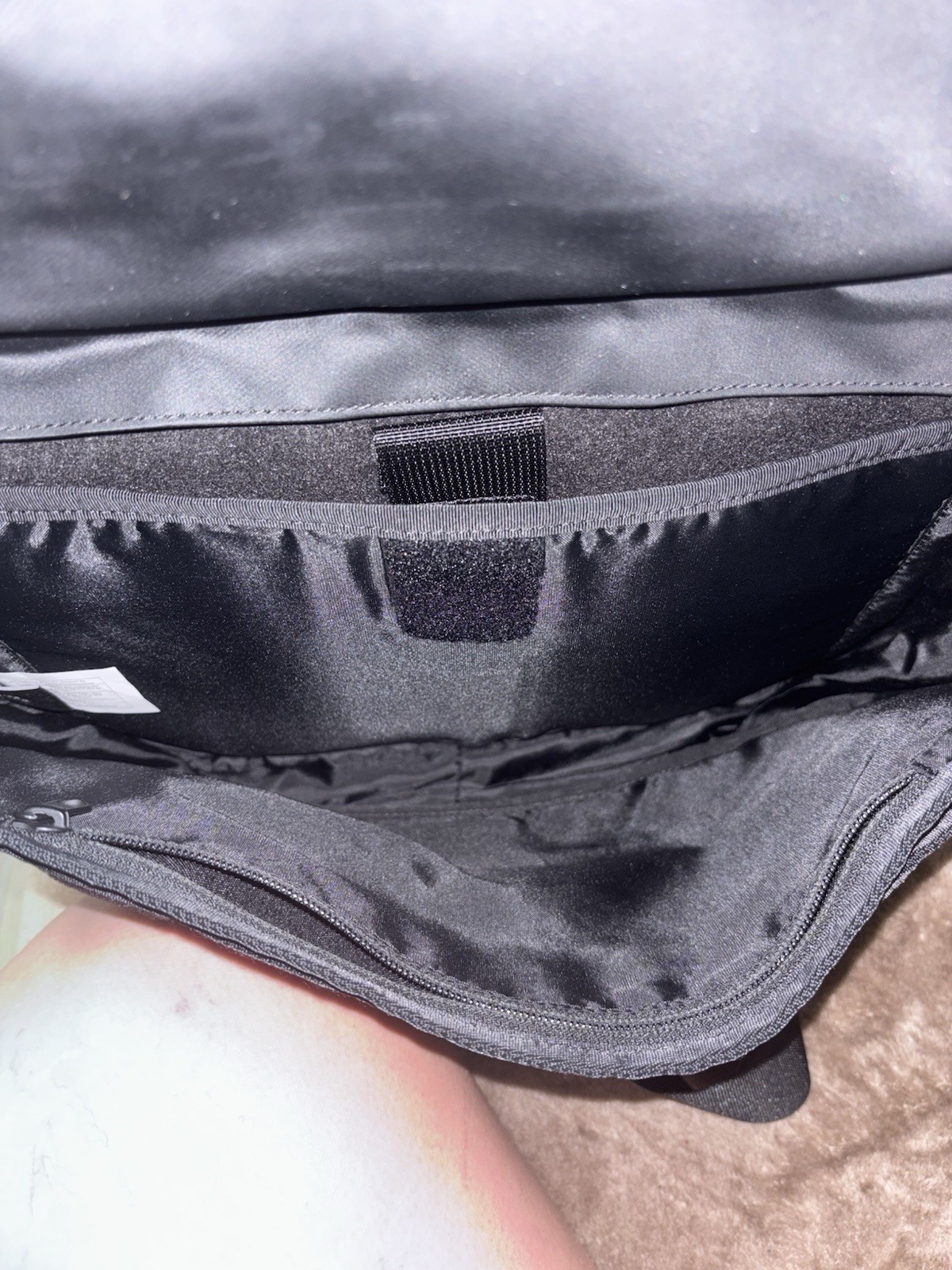 Timbuk2 Black Messenger Bag Solid Adjustable Strap Inner Pockets Zip Buckle