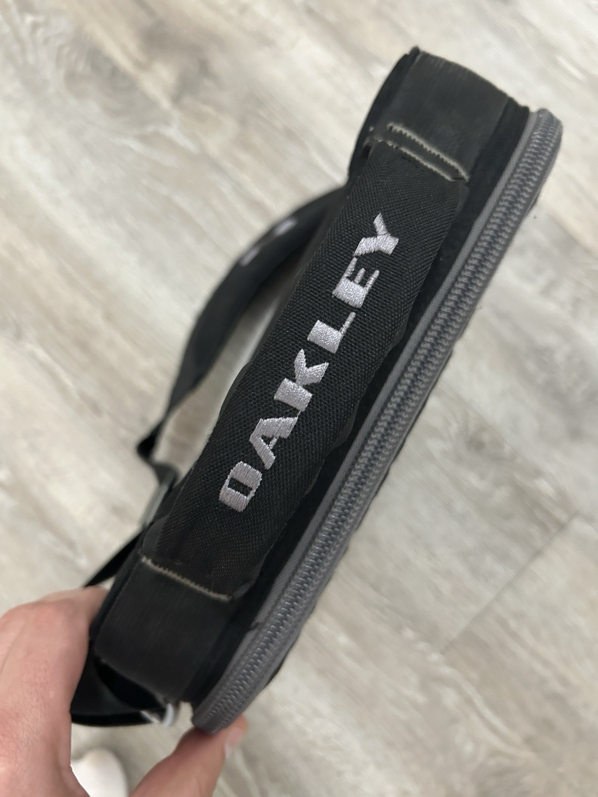 Oakley Checkpoint Vertical Laptop Messenger Bag Black, Padded, Tactical, 14×12