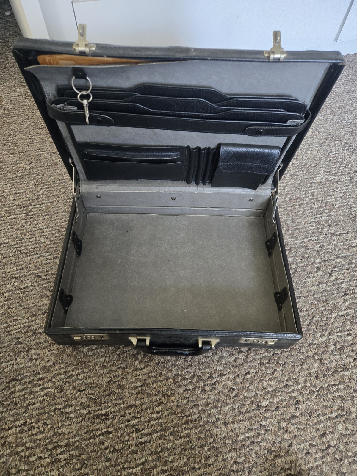 Vintage Black Hardshell Attaché Case Briefcase w/ Combination Lock Classic…