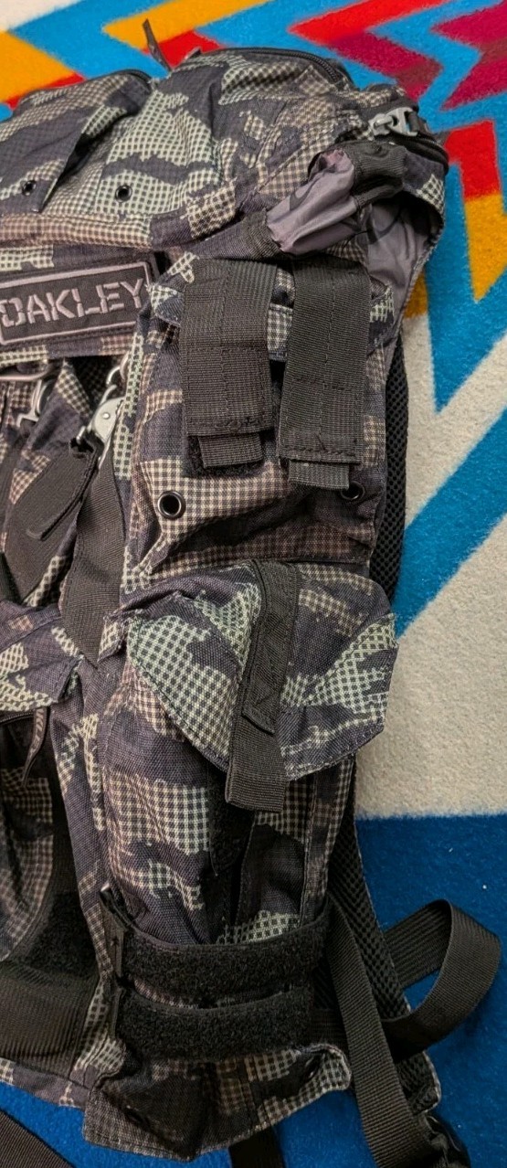 Vintage Oakley Kitchen Sink Tactical Field Gear Backpack Y2K Mechanism Digicamo