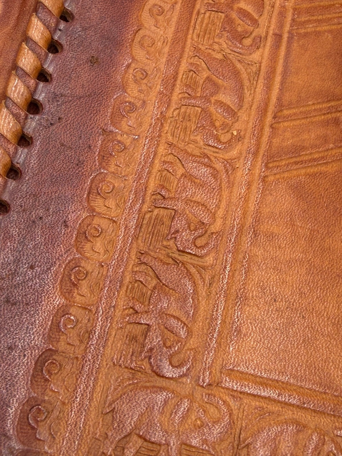 VINTAGE TOOLED LEATHER DISTRESSED BRIEFCASE MESSENGER BAG WESTERN BOHO SATCHEL
