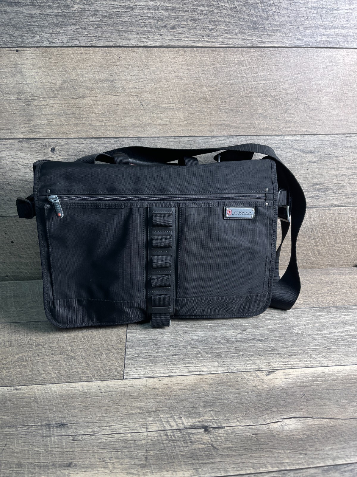 Victorinox Bag Messenger Black Zip Outer Pockets Adjustable Strap Crossbody