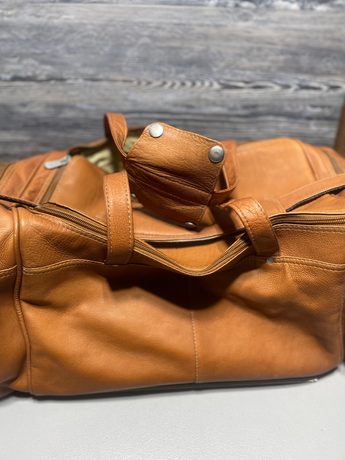 LEATHER DUFFLE BAG/WEEKENDER BAG, HANDMADE IN COLOMBIA