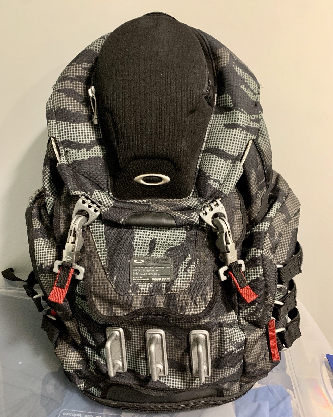 MENS OAKLEY Kitchen Sink Digital Camo BAG