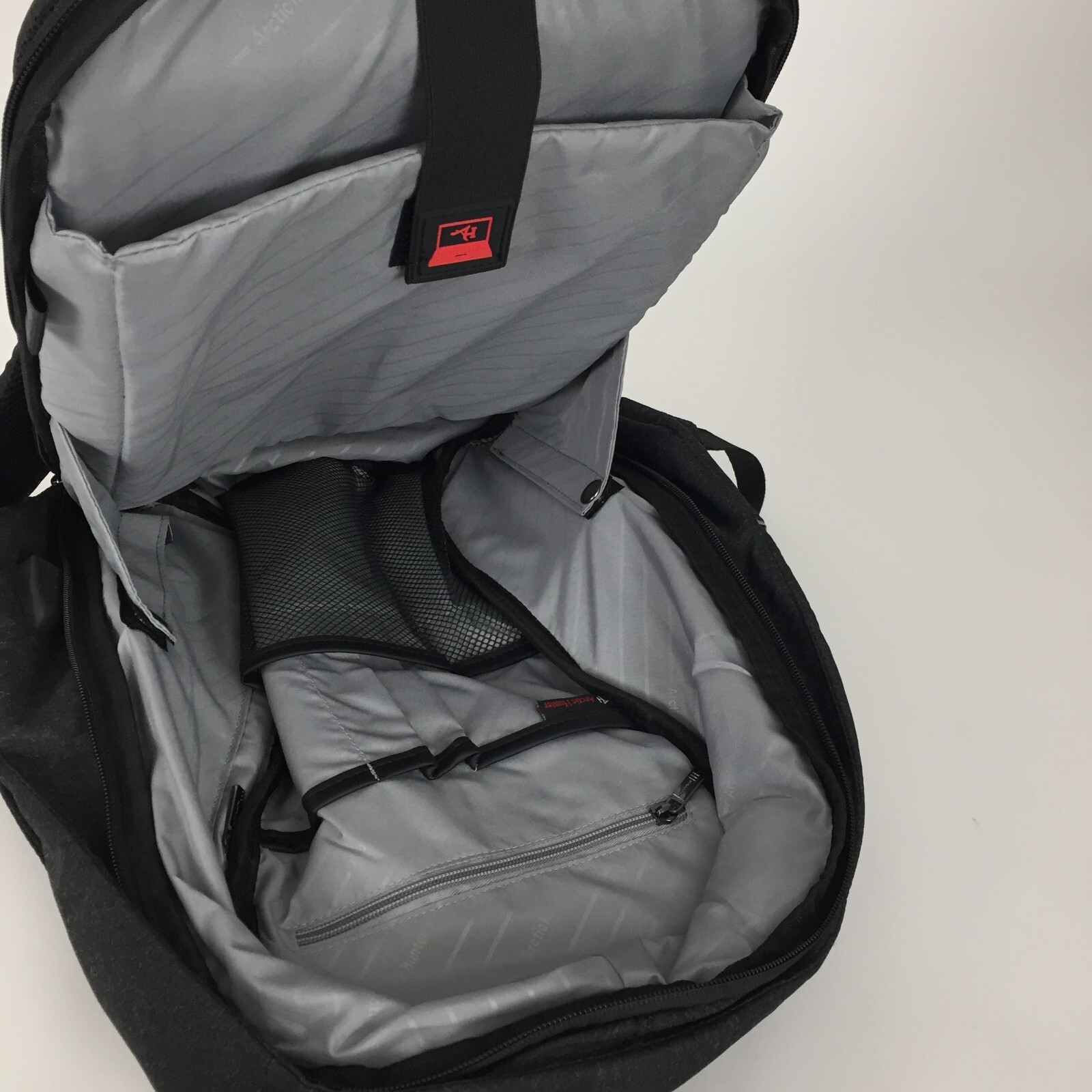 ARCTIC HUNTER Waterproof USB Charge Laptop Business Backpack School Bag NEW