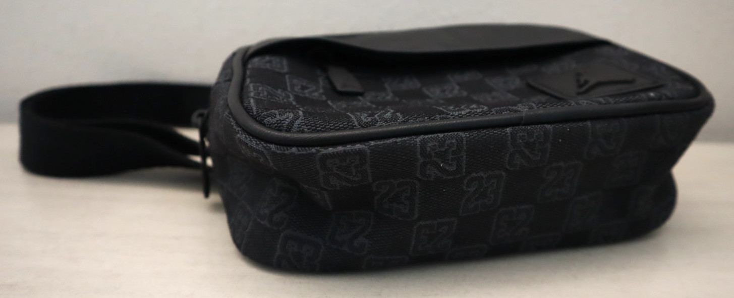 Nike Jordan MA0981 -KK2 Men’s O/S Black 23 Monogram Camera/Crossbody Bag 1.5L