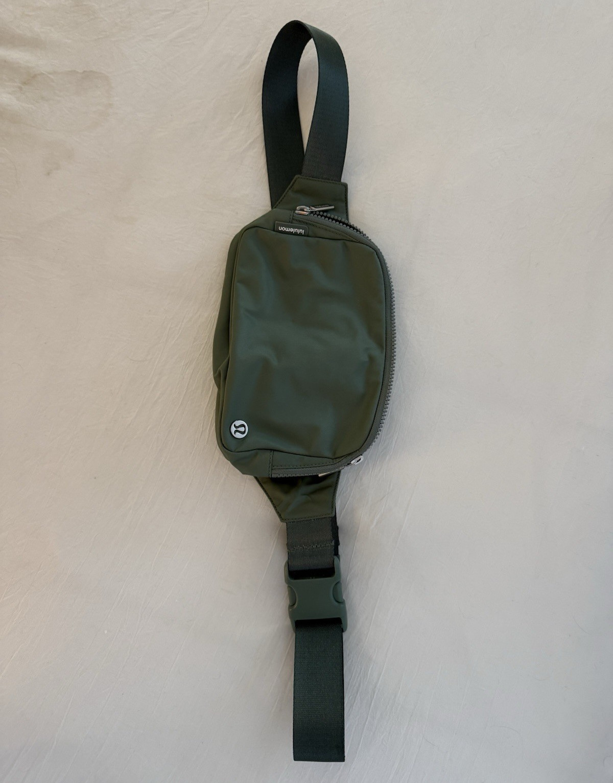 lululemon Green Small Crossbody Sling Bag Zip Closure Inner Pockets Unisex