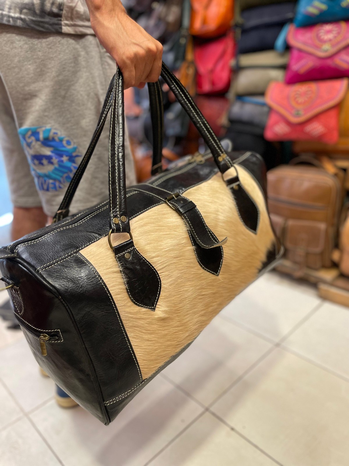 Handmade Moroccan Cowhide Leather Duffle Bag with Natural Fur – Premium Travel