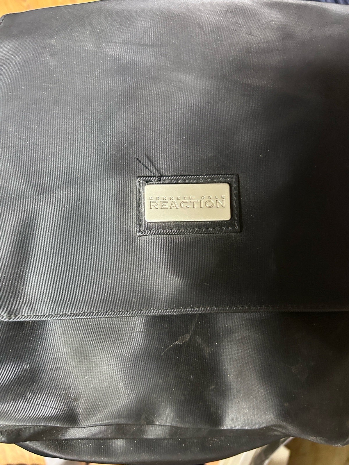 Kenneth Cole Reaction Black Men’s Messenger Bag Zip/Magnetic Flap, Pockets