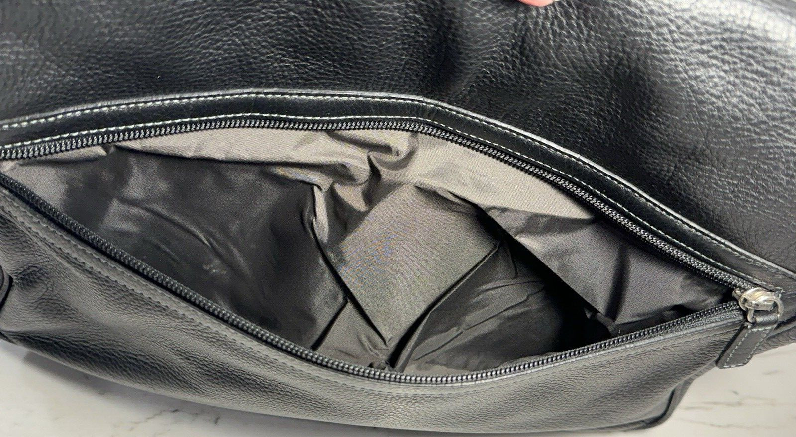 Johnston & Murphy Soft Black Leather Zip Top Briefcase Laptop Messenger Bag