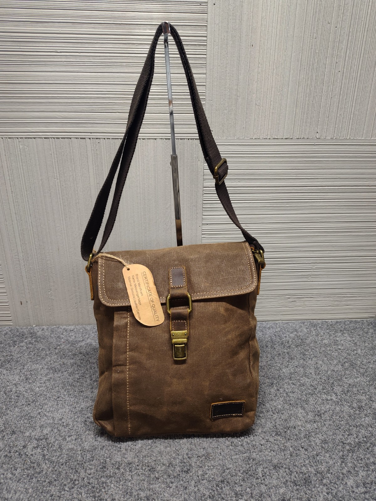 Manificent Men Messenger Bag Brown Black Strap Buckle Lined Back Pocket Outdoor