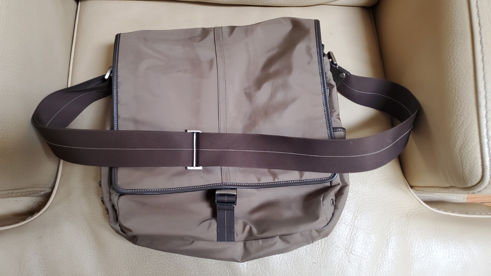 Coach Olive /Green Nylon Leather Trim Crossbody Messenger Bag 13″x 13″x 3″