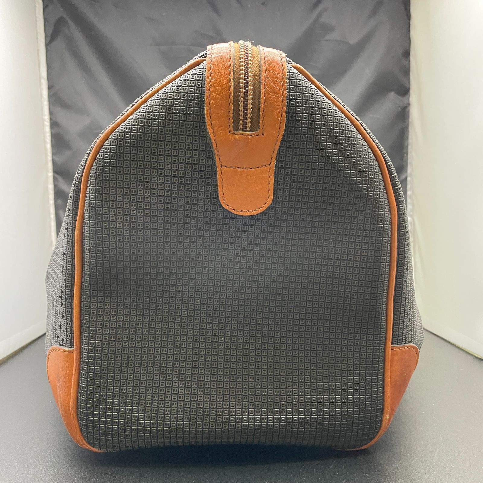Bally Leather Boston Bag Spacious Designer Vintage Luxury Elegant 37x22x20cm