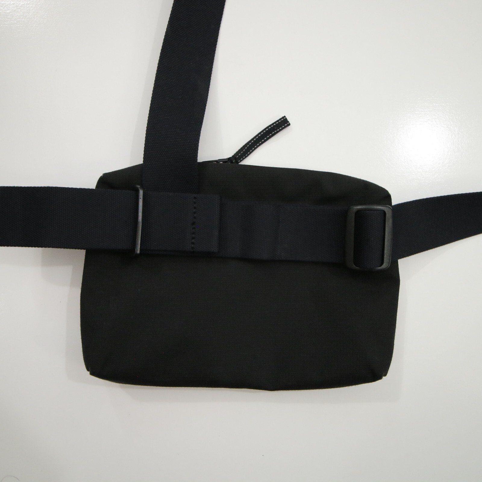 Timbuk2 Slingshot Crossbody Black 8.5 x 6 x 1 in
