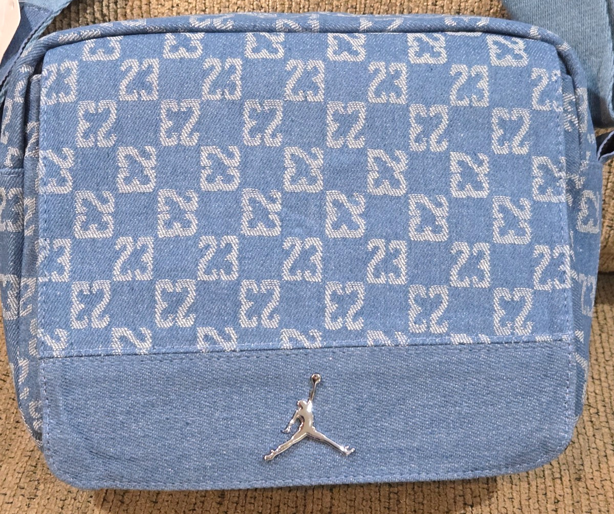 NWT Nike Jordan Monogram Mini Messenger Crossbody Carry on Bag (3.6L) UNISEX