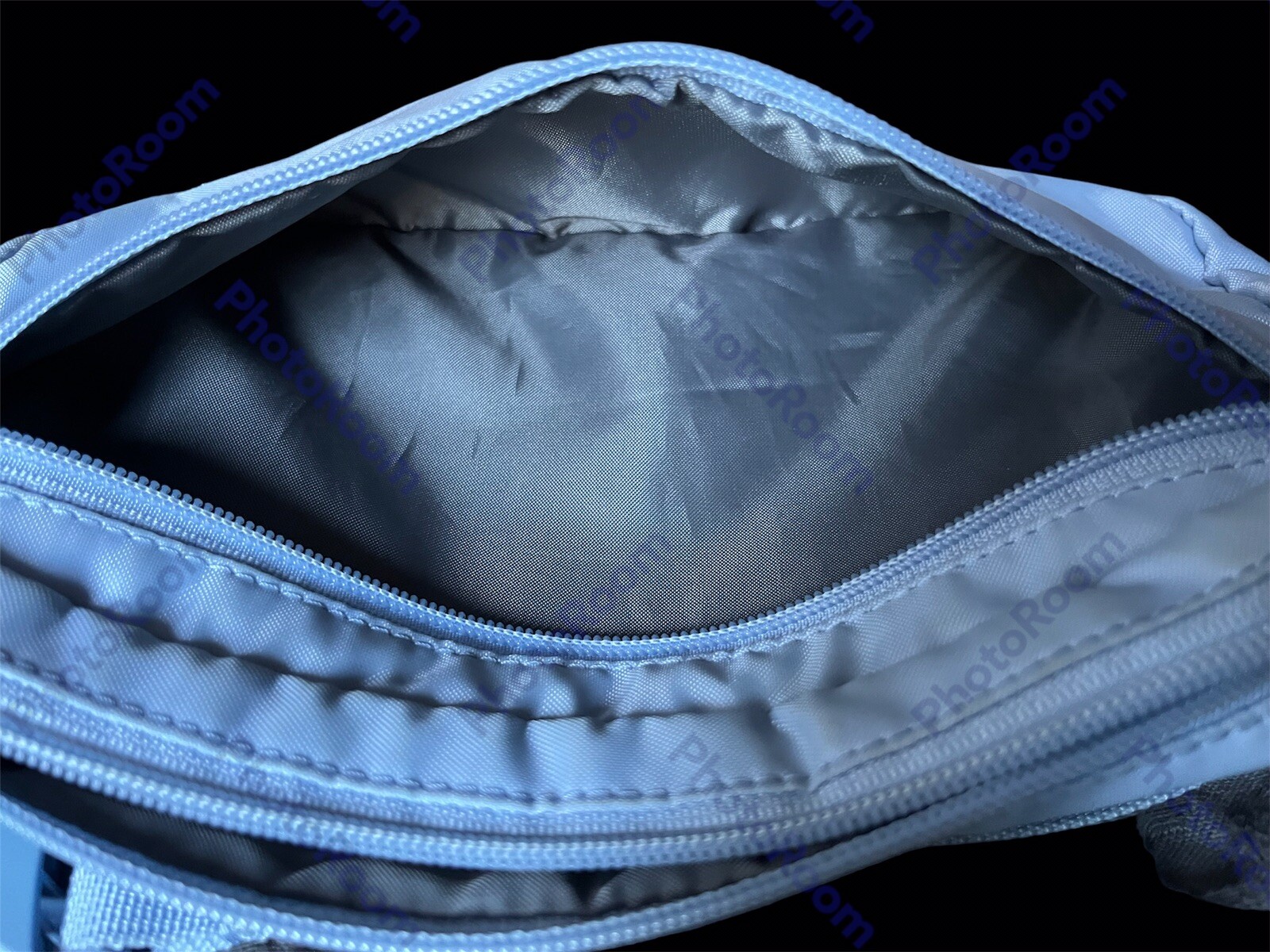 Levi’s Medium Banana Sling Light Blue Belt Bag Fanny Pack NWOT Unisex’s