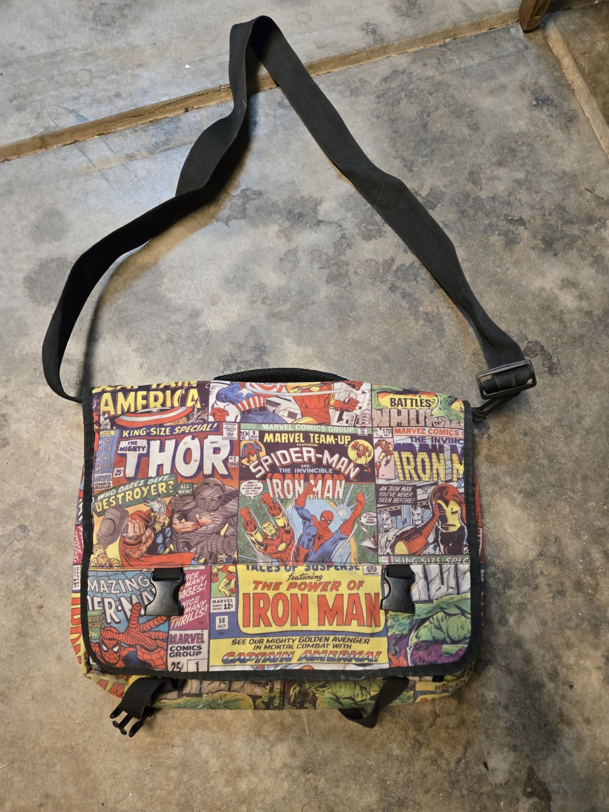 Marvel Comics Superhero Comic Print Messenger Bag, Buckle/Zip, Adjustable Strap