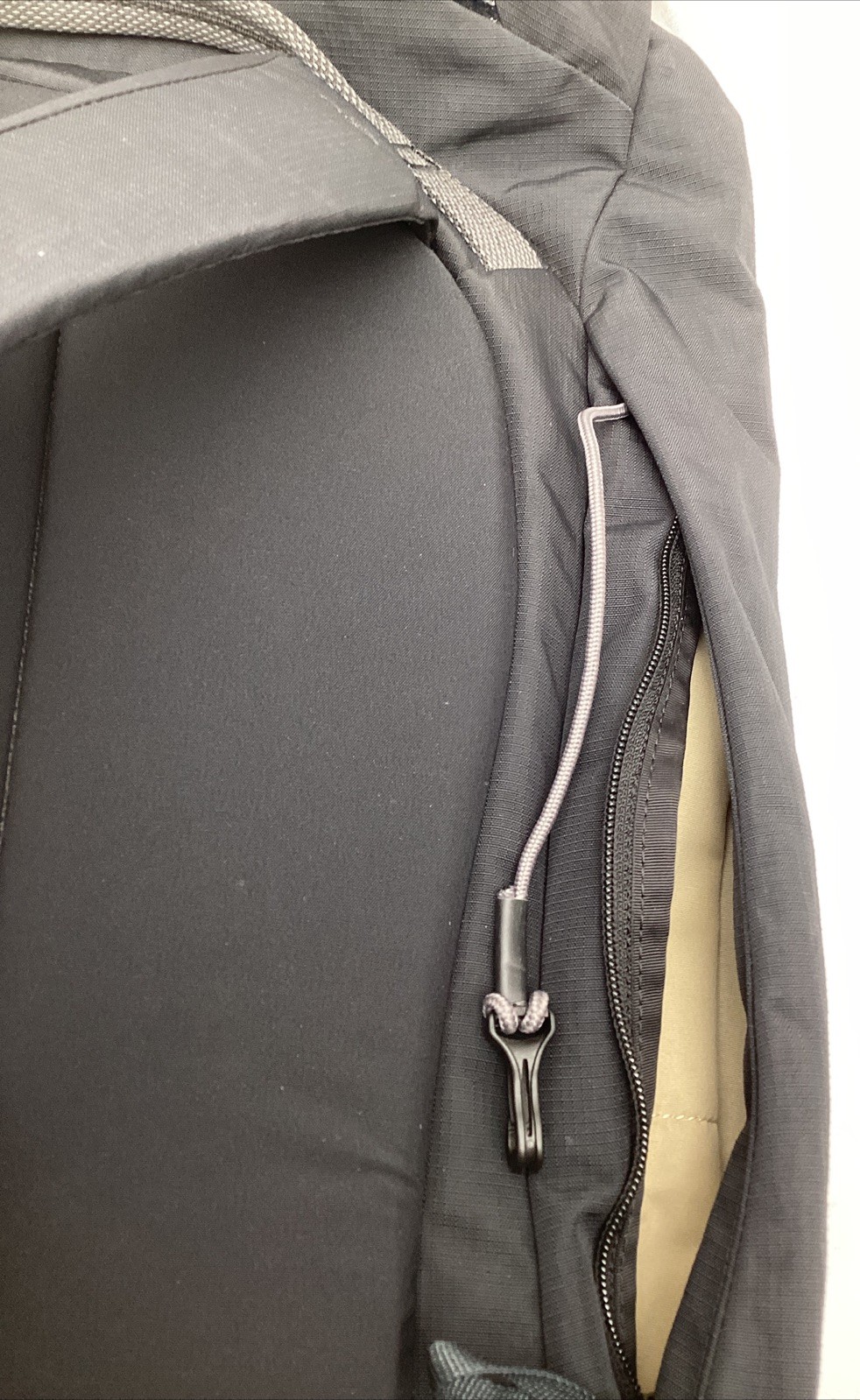 Bellroy Venture 22L Black Backpack