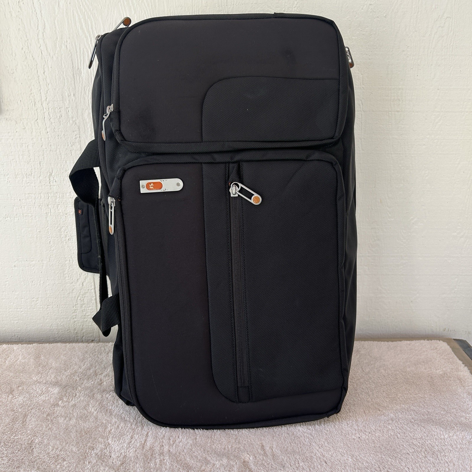 Jansport Duffle Carry On Black Convertible Removable Strap Black EUC!