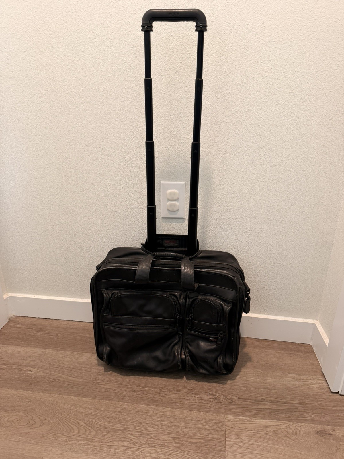 Tumi Leather 2-Wheeler Expandable Leather Laptop Briefcase #96003D4 Black Carry