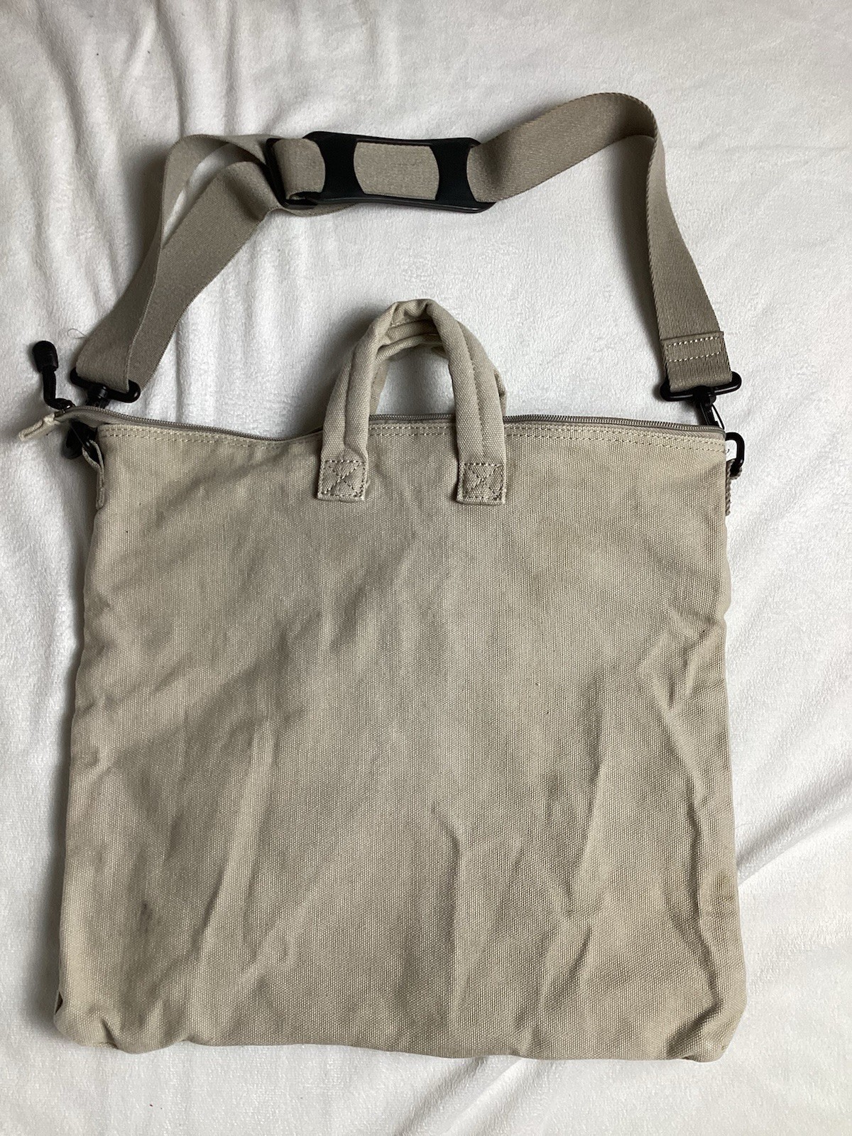 Tommy Bahama fabric( Canvas Cotton) adjustable messenger Men’s bag