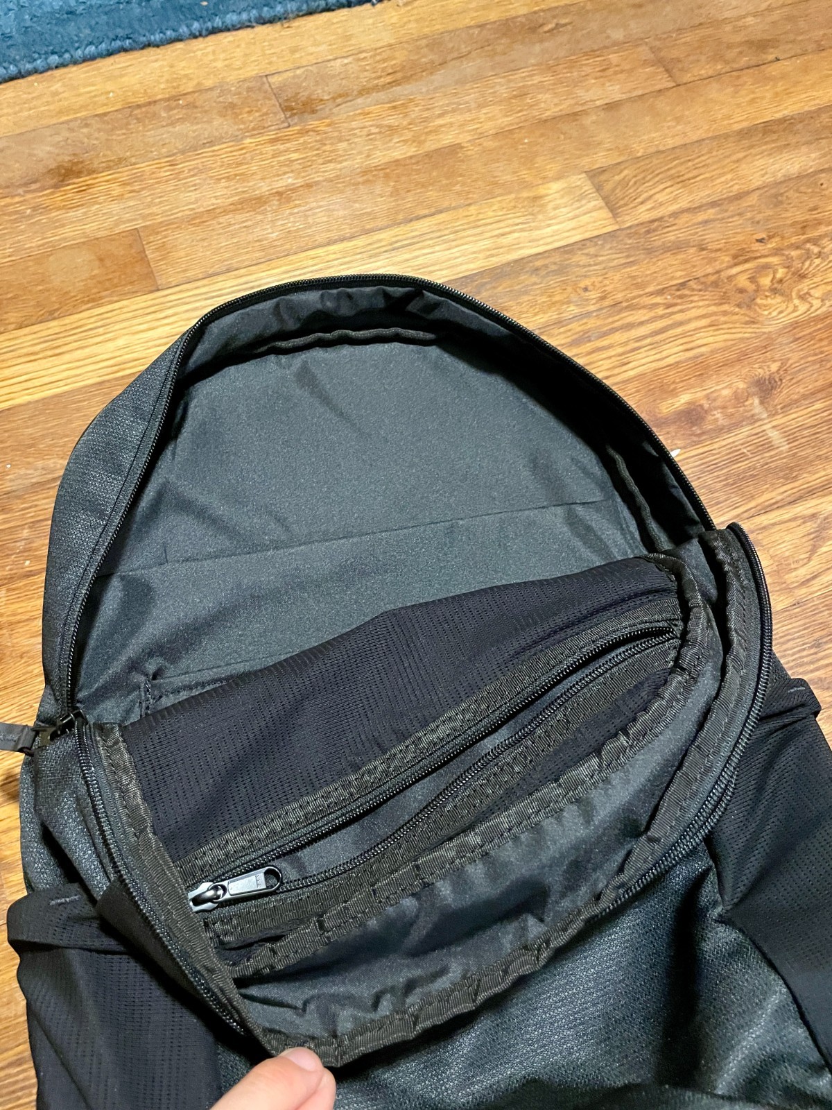 PING Backpack Black 8-Pocket Laptop Tablet Sleeve YKK Zippers Golf Travel Bag