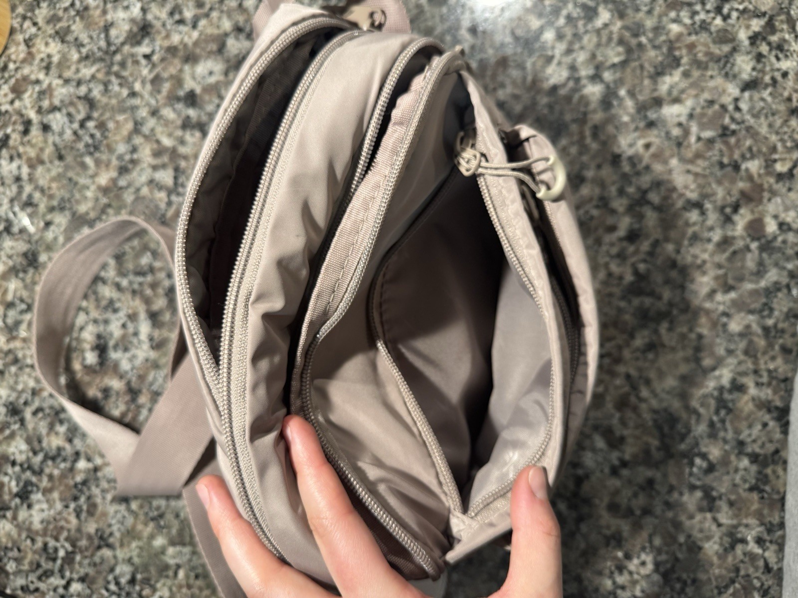 Reebok Beige Messenger Bag Adjustable Strap Outer Pockets Medium