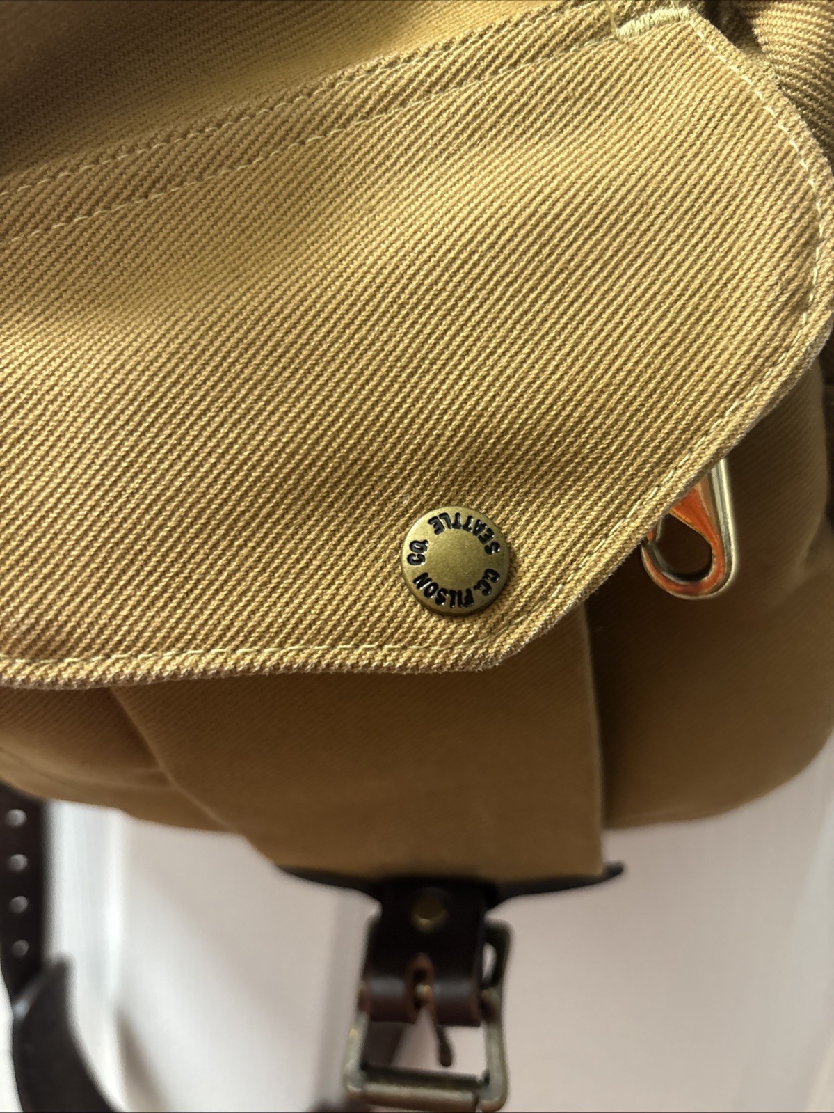 Filson Rugged Twill Field Bag | Medium – 14L | Tan
