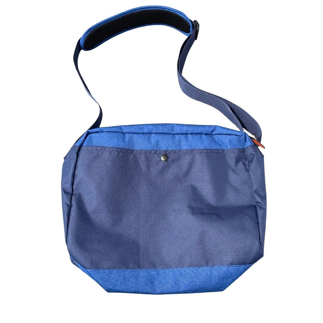 Lands End Everyday Messenger Bag Size 11×15 Laptop Inner Outer Pockets Utility