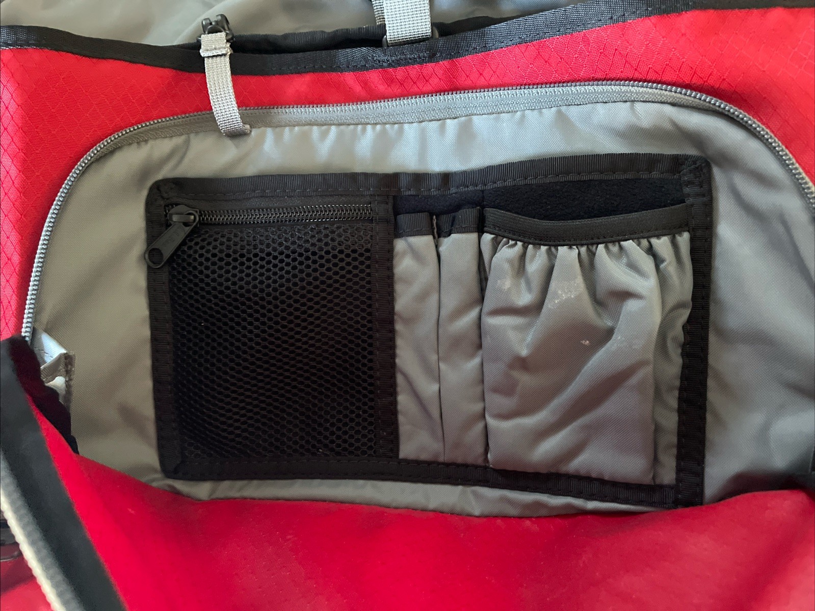 LL BEAN Laptop Commuter Adjustable Shoulder Messenger/Day Bag Red