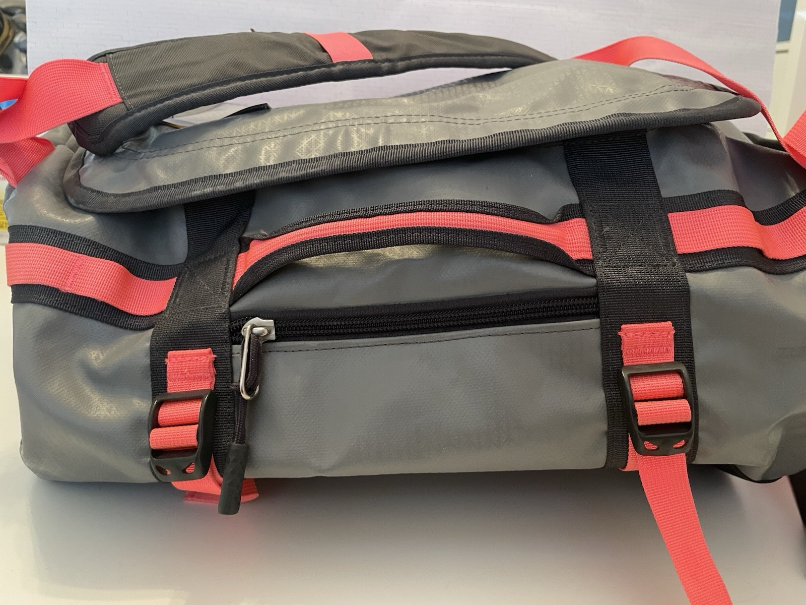 THE NORTH FACE BASE CAMP DUFFEL BAG Grey 50L 10x11x17” See Pics Zipper Closure